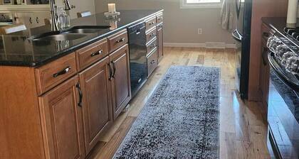 Comfortable Saratoga Getaway Near Downtown & Track