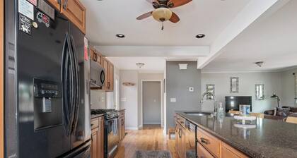 Comfortable Saratoga Getaway Near Downtown & Track