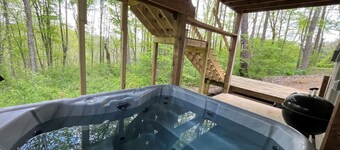 White Oak Cabin in the heart of Hocking Hills with Wi-Fi & Spectrum TV.