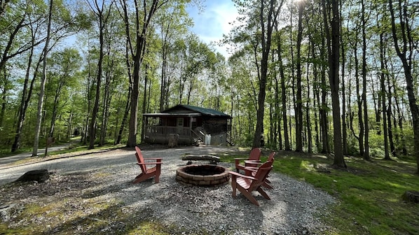 Unclassified image, 1 of 41, button - White Oak Cabin in the heart of Hocking Hills with Wi-Fi & Spectrum TV. (Logan)