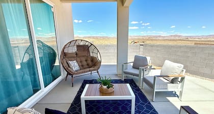Luxury "New" Lake Powell Home - 15+Guests, Amazing Views, Large Families