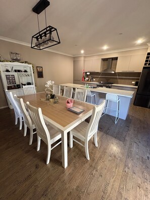 تناول الطعام