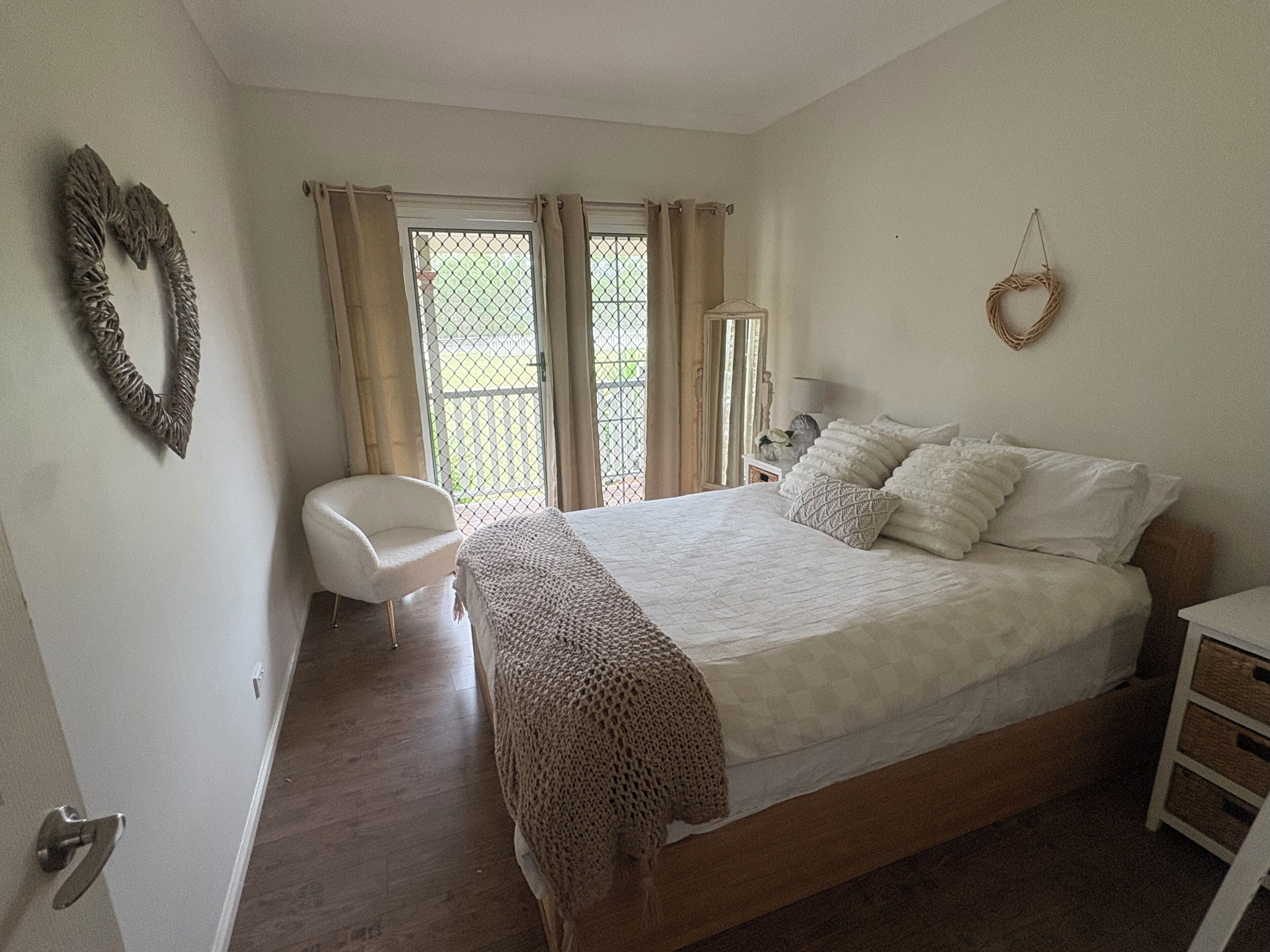 3 bedrooms, iron/ironing board, free WiFi, bed sheets