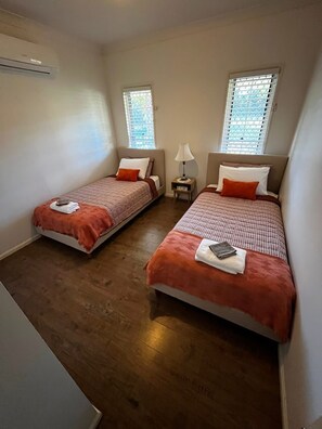 3 bedrooms, iron/ironing board, free WiFi, bed sheets - Country Escape for Every Occasion – Relax, Unwind & Discover the BVRT (Coominya)