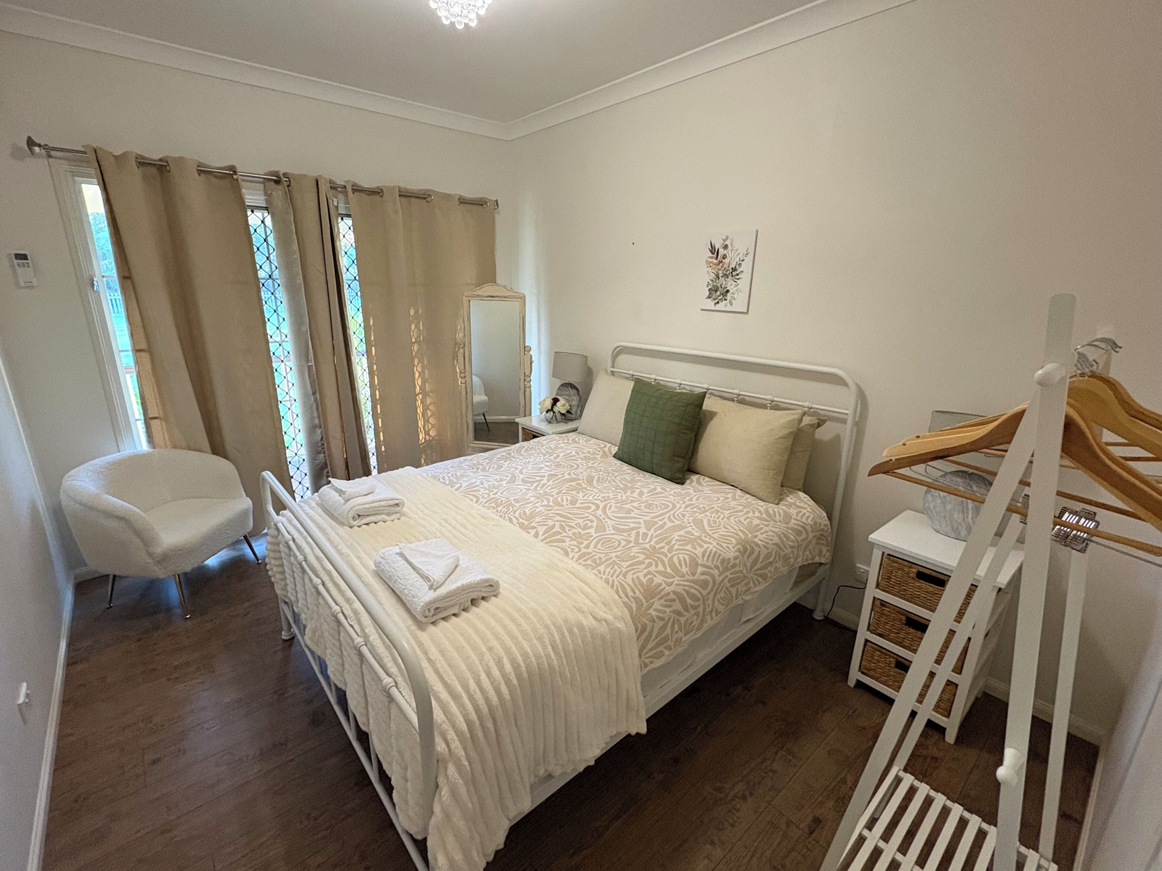 3 bedrooms, iron/ironing board, free WiFi, bed sheets