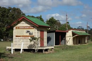 Unclassified image, 5 of 25, button