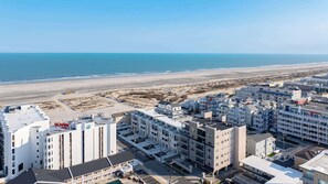 Beach nearby - 3 Level Ocean View Oasis (Wildwood)