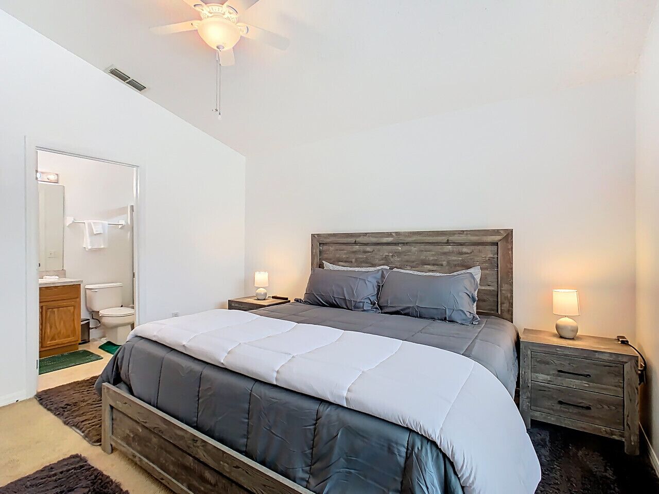 3 Schlafzimmer, Schreibtisch, Bügeleisen/Bügelbrett, WLAN