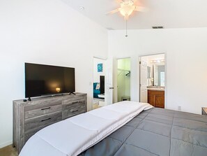 3 bedrooms, desk, iron/ironing board, WiFi - Golfview Pool Home @ Southern Dunes (Haines City)