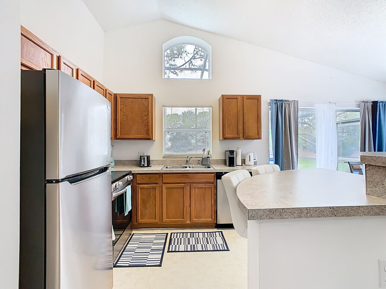 Geladeira, micro-ondas, fogão, cooktop