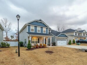 Unclassified image, 4 of 6, button - Luxury 5BR Modern Home - Events are Welcomed (Garner)