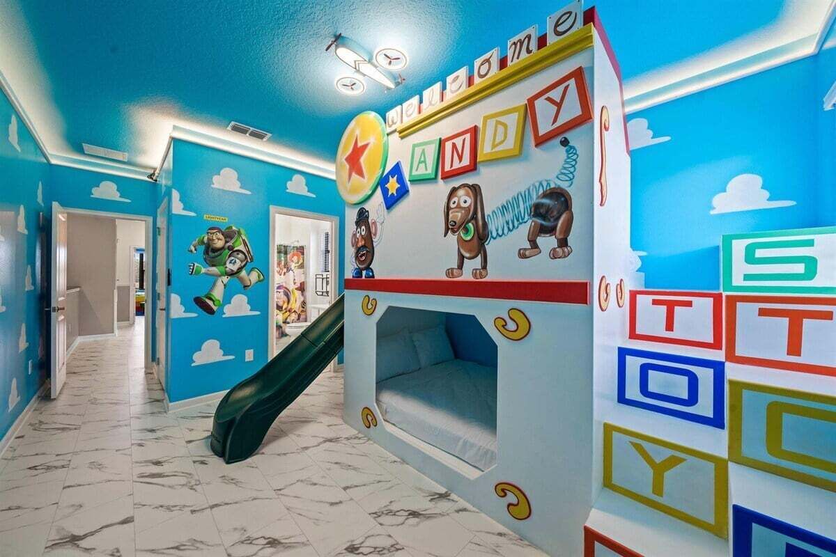 Talo (Multiple Bedrooms) | Sisätilat