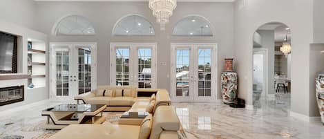 House (5 Bedrooms) | Interior