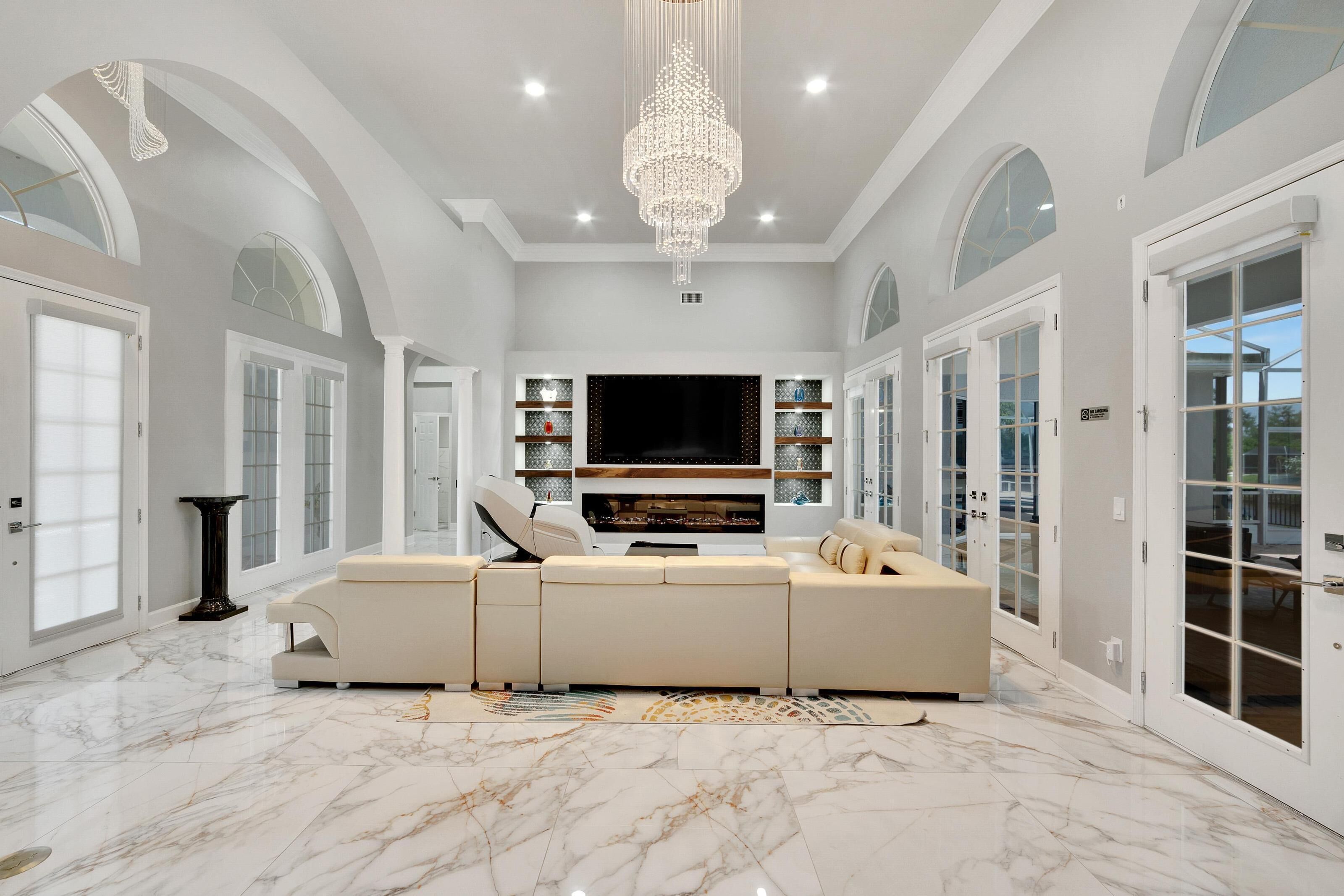 House (5 Bedrooms) | Interior