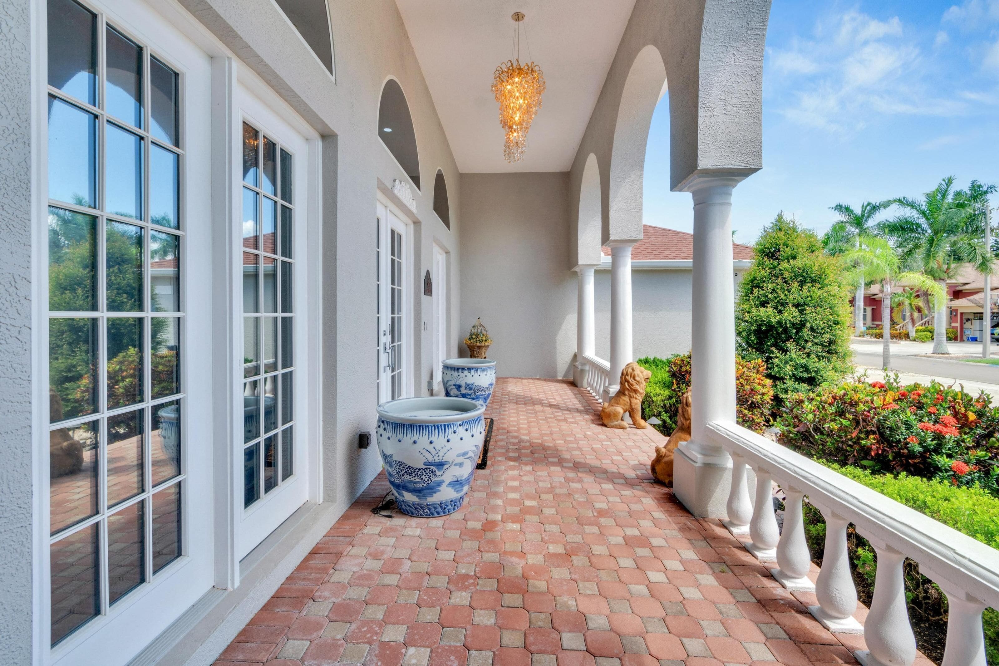 House (5 Bedrooms) | Interior