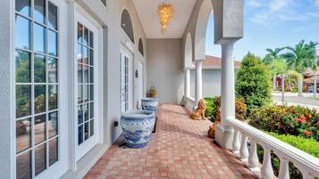 House (5 Bedrooms) | Interior