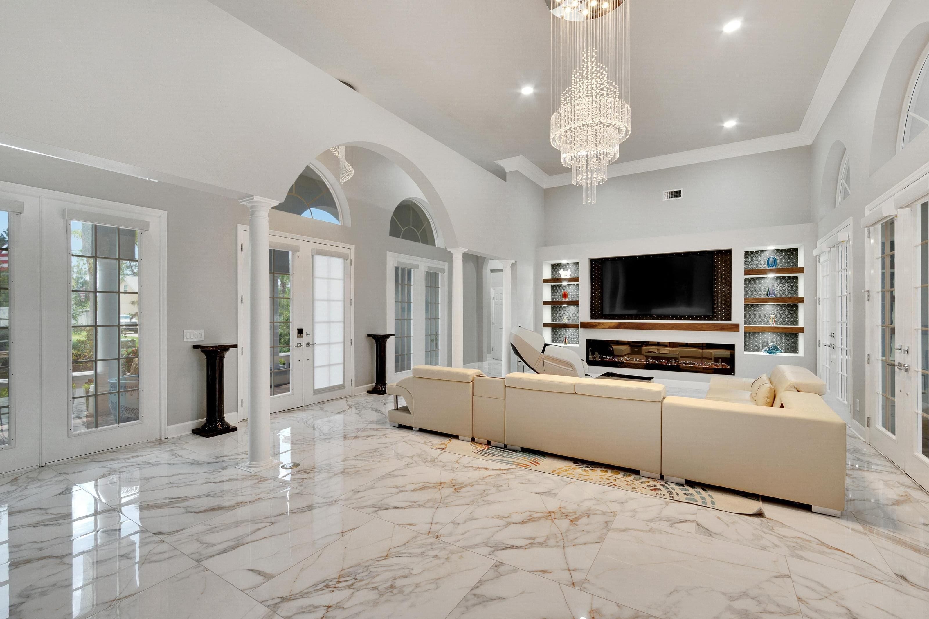 House (5 Bedrooms) | Interior