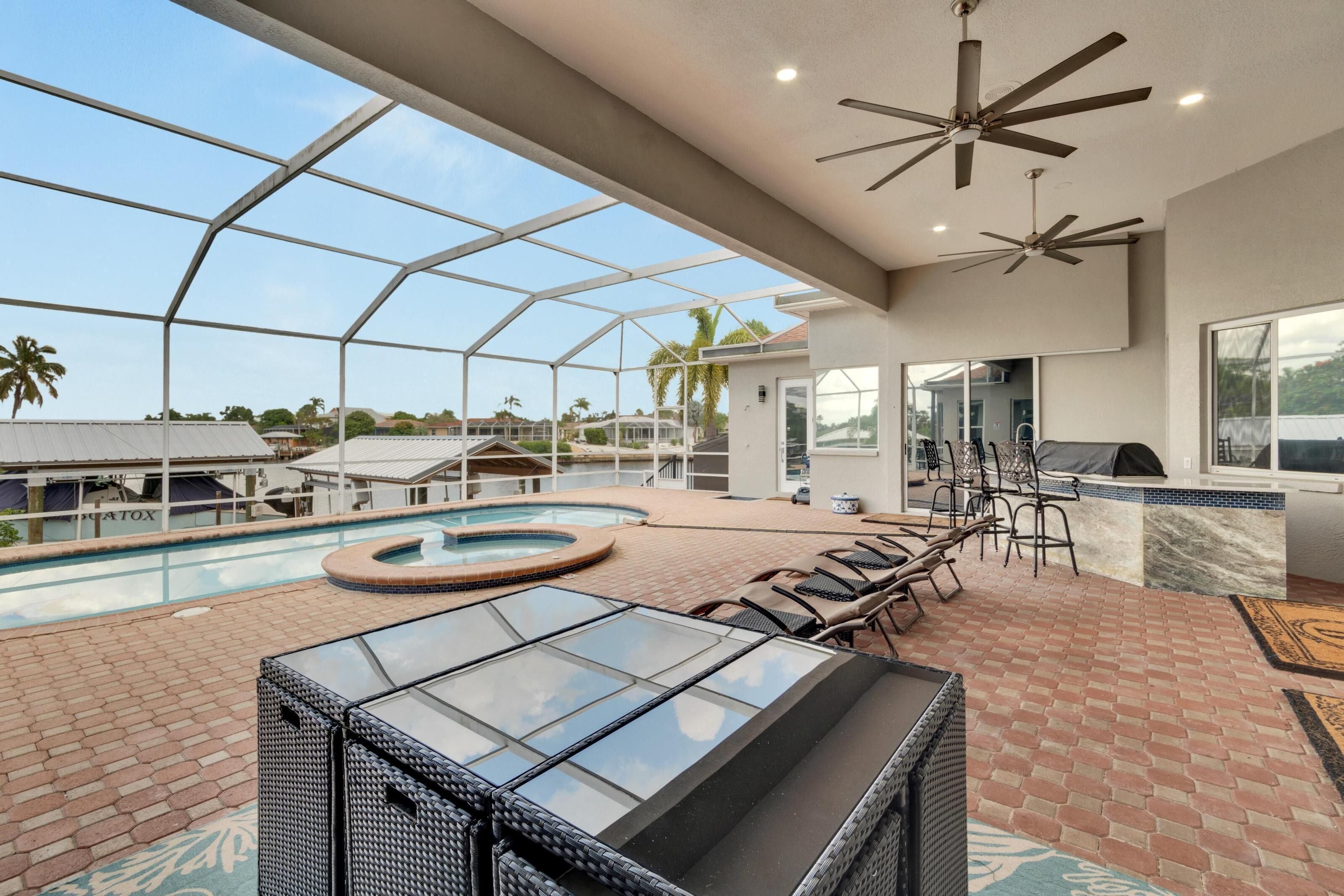 House (5 Bedrooms) | Interior