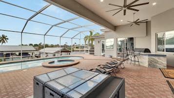 House (5 Bedrooms) | Interior