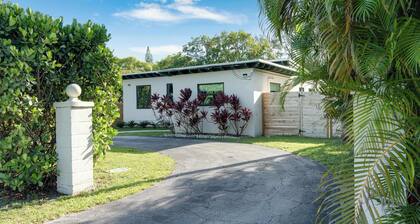 Hidden Bungalow- Peaceful Retreat, BBQ and hot tub