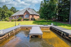 Interior - Lakeside Lane Retreat Waterfront Escape With Kayaks, Game Room & Scenic Views (Sanford)