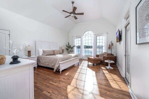 Interior - Lakeside Lane Retreat Waterfront Escape With Kayaks, Game Room & Scenic Views (Sanford)