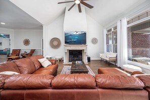 Interior - Lakeside Lane Retreat Waterfront Escape With Kayaks, Game Room & Scenic Views (Sanford)