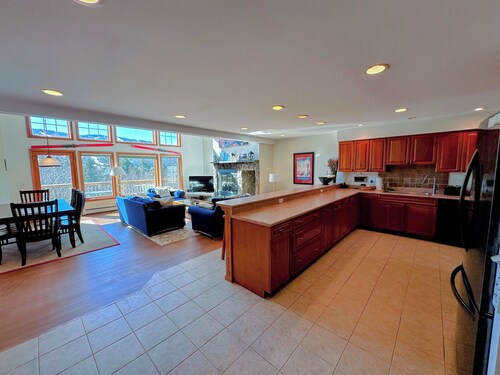 SH3 Luxurious Stonehill Townhouse in Bretton Woods