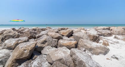 Newly Renovated 2 Beds 2 Baths Condo in St Pete Beach