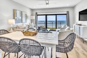 Interior - Paradise Palms (Santa Rosa Beach)