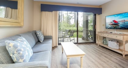 Beautiful 2 Bedroom Lakeside Condo at The Shores 5677