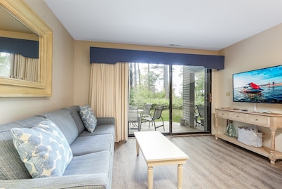 Beautiful 2 Bedroom Lakeside Condo at The Shores 5677