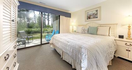 Beautiful 2 Bedroom Lakeside Condo at The Shores 5677