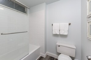 Interior - Grand Traverse Bay Lake View Condo 5682 (Williamsburg)