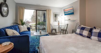 Beautiful Lake View Studio Condo at The Shores 5606
