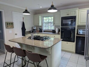 Interior - Lake Days Getaway - Lakeside Family Escape Near Hillsborough (Hillsborough)