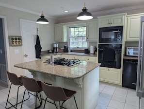 Interior - Lake Days Getaway - Lakeside Family Escape Near Hillsborough (Hillsborough)