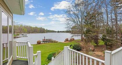 Lake Days Getaway - Lakeside Family Escape Near Hillsborough