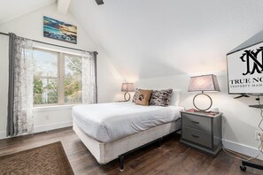 Interior - 🐻 Beautiful Overlooking Shoreline 2bdr Chalet 18396 (Arcadia)