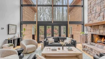 House (3 Bedrooms) | Living area | TV