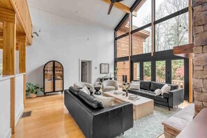 House (3 Bedrooms) | Interior - Sunlight Chalet, Ultimate Highlands Destination (Highlands)