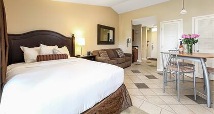 Lake Views at The Shores Great Location 5693