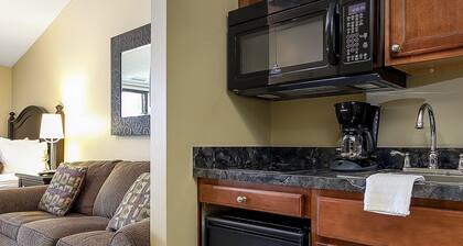 Lake Views at The Shores Great Location 5693