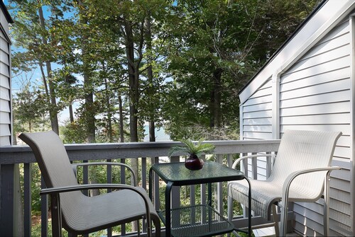 Lake Views at The Shores Great Location 5693