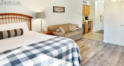 Grand Traverse Bay Waterfront Condo 5680