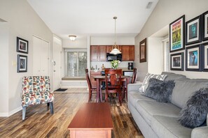 Interior - Stunning Lake Views The Shores 5577 (Williamsburg)