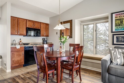 Stunning Lake Views The Shores 5577