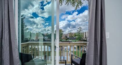 The Riverwalk Retreat on the Fox - Waterfront Vacation Rental in Downtown Mchenry 3br/2ba Home With Private Pier
