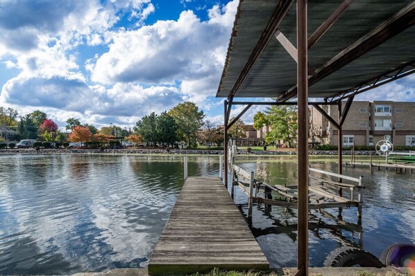 Apartment (3 Bedrooms) | Front of property - The Riverwalk Retreat on the Fox - Waterfront Vacation Rental in Downtown Mchenry 3br/2ba Home With Private Pier (McHenry)
