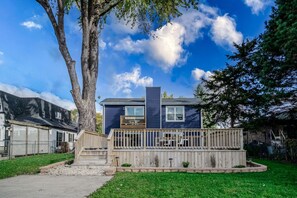 Apartment (3 Bedrooms) | Interior - The Riverwalk Retreat on the Fox - Waterfront Vacation Rental in Downtown Mchenry 3br/2ba Home With Private Pier (McHenry)